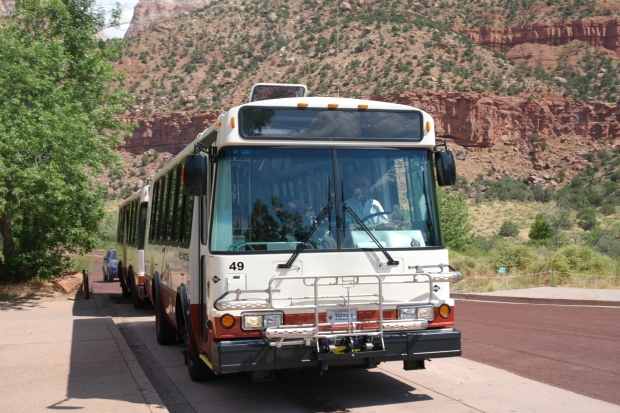 Autobus kursujący po Zion National Park