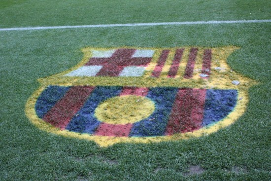 Herb FC Barcelona na murawie