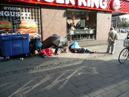 Bezdomni pod Burger Kingiem